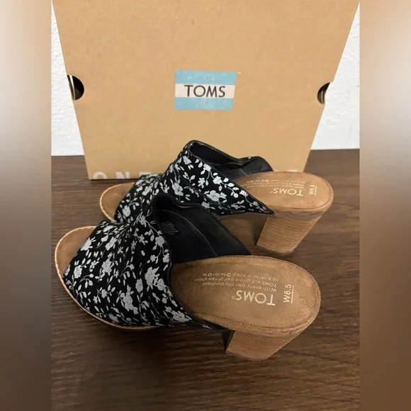 TOMS Black and White Floral Mules - Picture 3 of 4